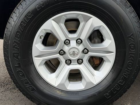 Used 2020 Toyota 4Runner SR5 Premium w/ Moonroof Package image 11