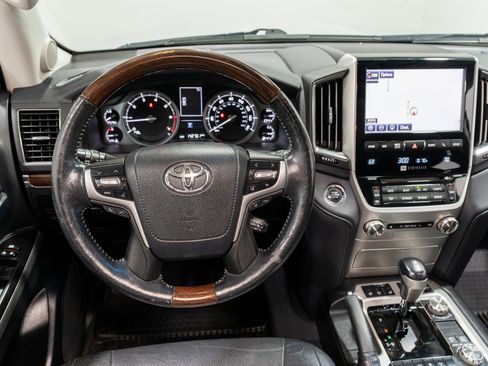 Used 2016 Toyota Land Cruiser image 11