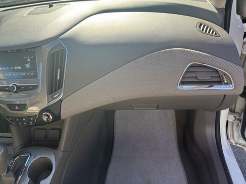 Used 2018 Chevrolet Cruze LT image 19