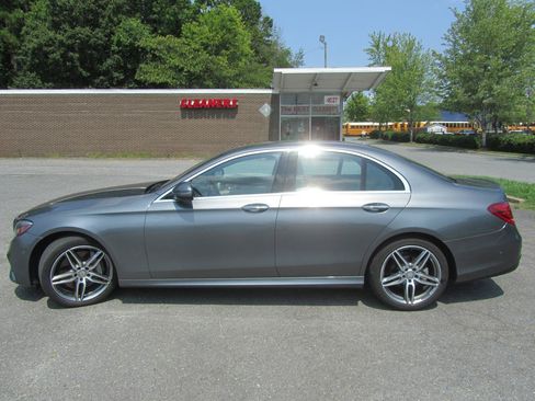 Used 2017 Mercedes-Benz E 300 4MATIC image 7