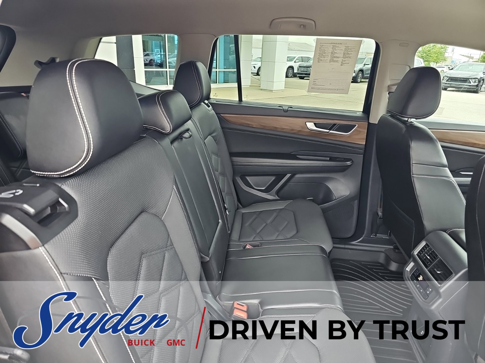 Used 2024 Volkswagen Atlas SE FWD image 29