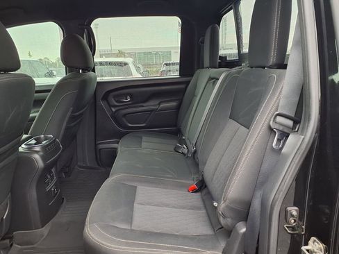 Used 2018 Nissan Titan SV w/ SV Convenience Package RWD image 17