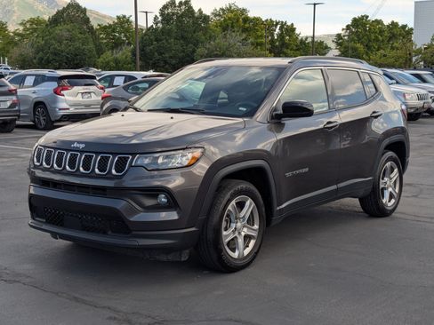 Used 2024 Jeep Compass Latitude AWD/4WD image 10