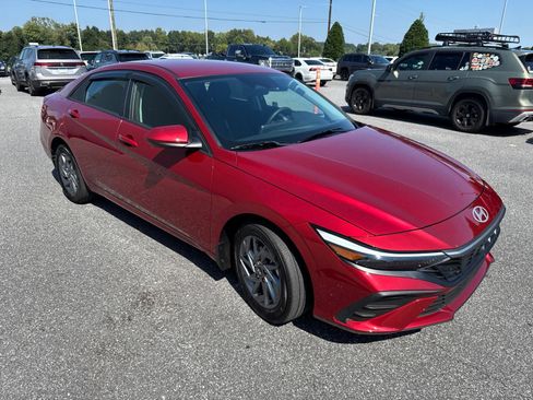 Used 2024 Hyundai Elantra Blue FWD image 3