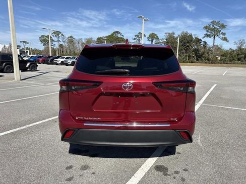 Used 2025 Toyota Highlander XLE image 4