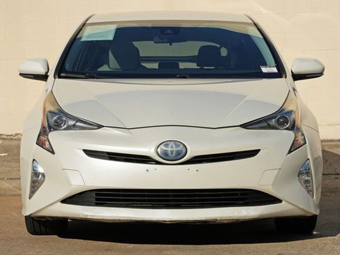 Used 2017 Toyota Prius Three Touring w/ Carpet Mat Package FWD image 6