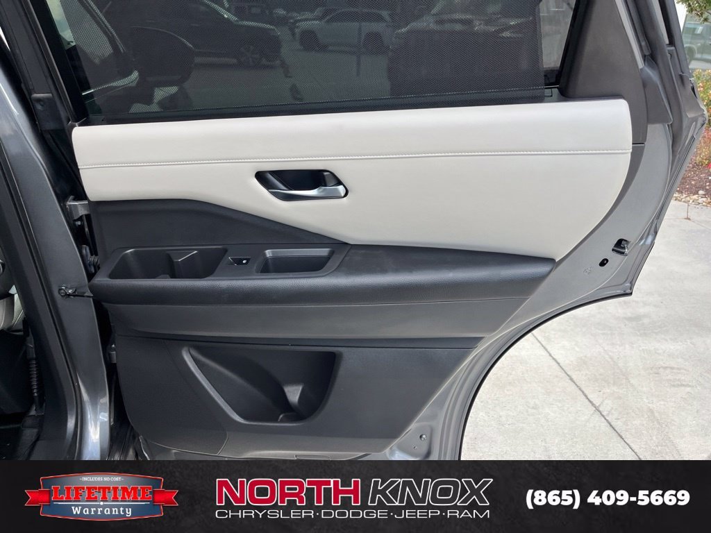 Used 2022 Nissan Pathfinder SL w/ SL Black Package AWD/4WD image 24