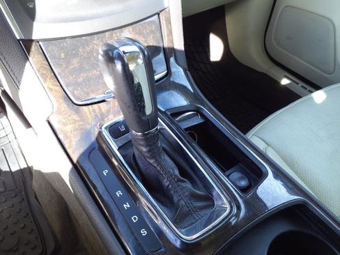 Used 2013 Lincoln MKS AWD image 16