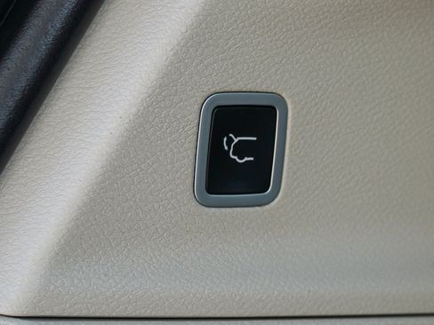 Used 2018 Chrysler Pacifica Touring-L FWD image 15