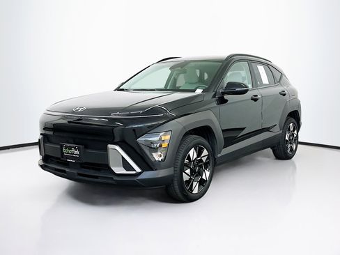 Used 2025 Hyundai Kona SEL image 3