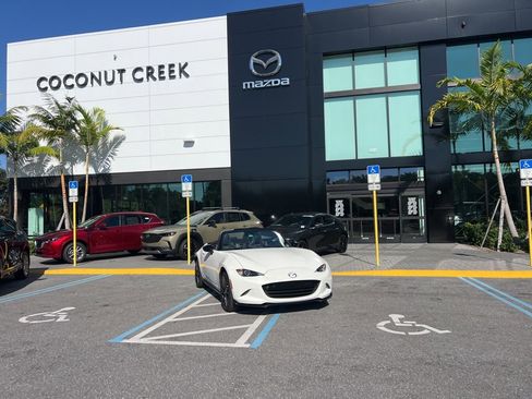 Used 2023 MAZDA MX-5 Miata Club w/ Brembo/BBS Recaro Package image 2