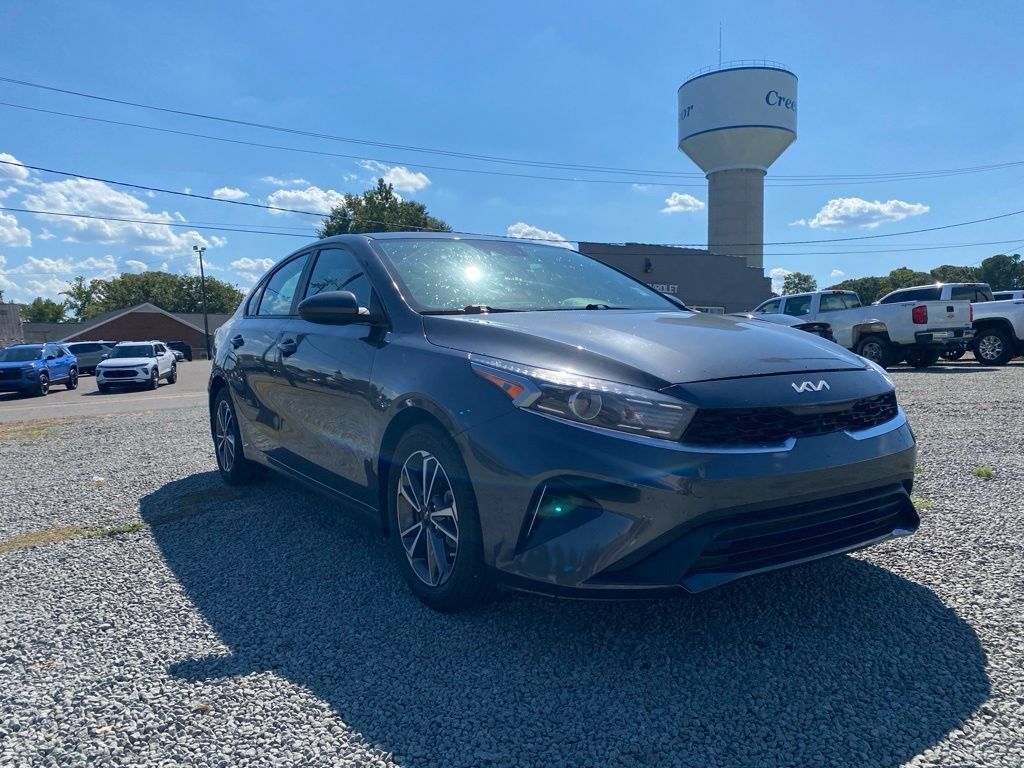 Used 2022 Kia Forte LXS FWD image 1