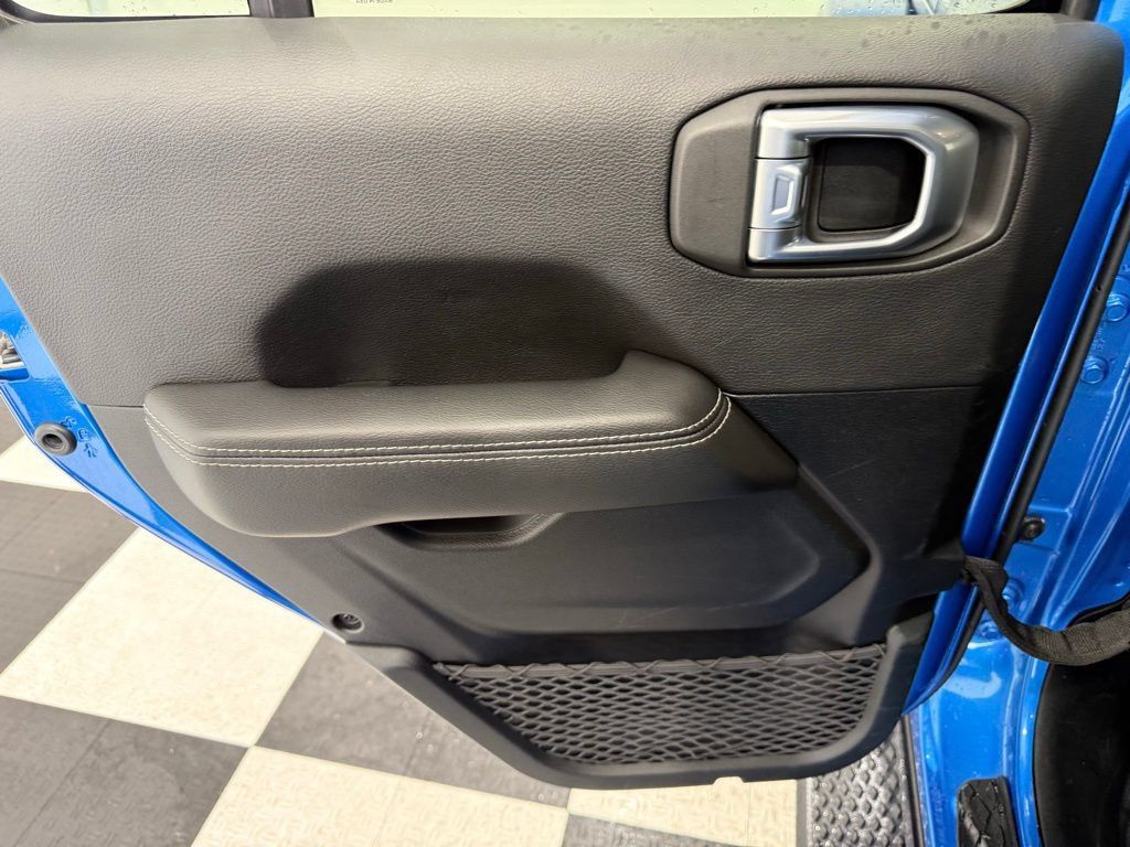 Used 2021 Jeep Gladiator Overland w/ Uconnect 4C Nav & Sound Group AWD/4WD image 20