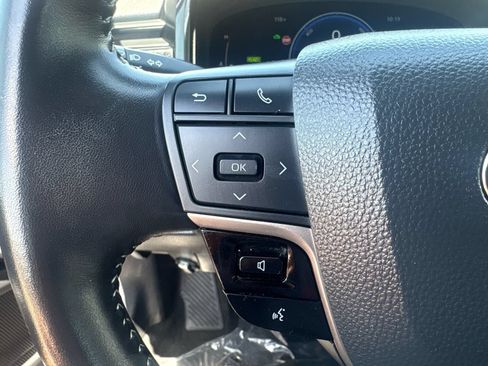 Used 2025 Toyota Camry SE FWD image 22
