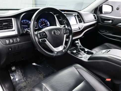 Used 2019 Toyota Highlander XLE image 13
