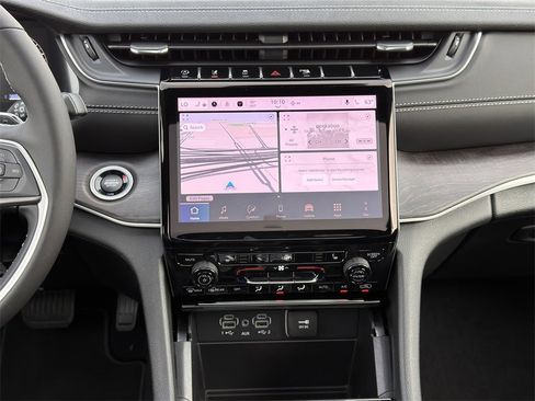 New 2025 Jeep Grand Cherokee Limited w/ Black Appearance Package image 14