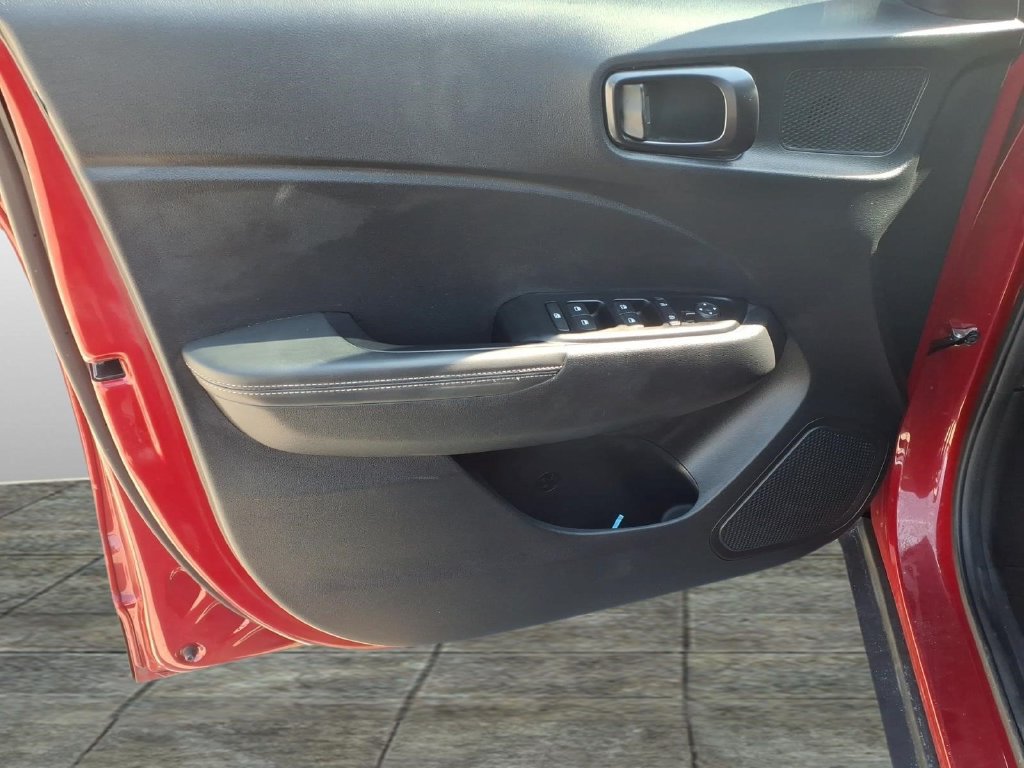 Used 2022 Hyundai Venue Limited FWD image 9