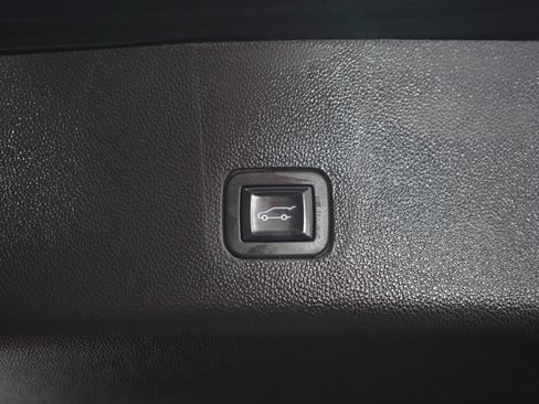 Used 2019 Chevrolet Traverse LT AWD/4WD image 19