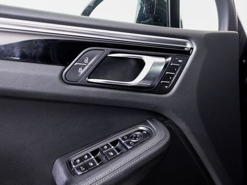 Certified 2025 Porsche Macan S w/ Premium Package Plus AWD/4WD image 20