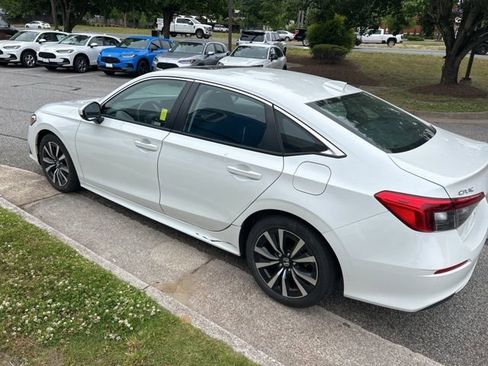 Used 2023 Honda Civic EX image 5
