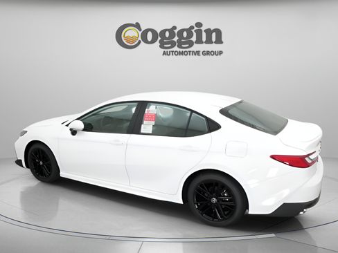 Used 2026 Toyota Camry SE w/ Multimedia Upgrade Package FWD image 4