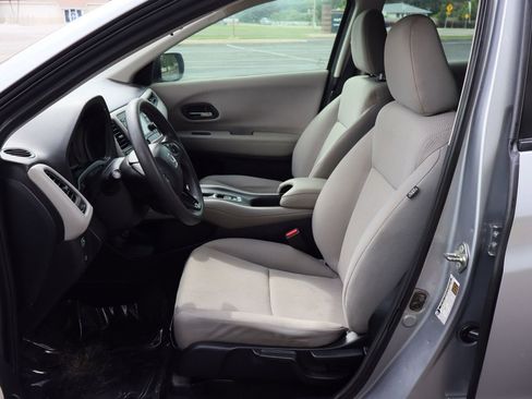 Used 2017 Honda HR-V LX image 19