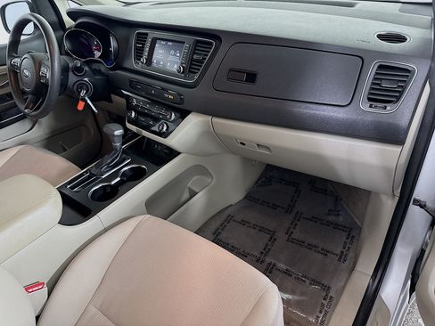 Used 2019 Kia Sedona L FWD image 27