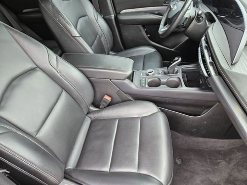 Used 2024 Cadillac XT4 Premium Luxury w/ Cold Weather Package FWD image 17