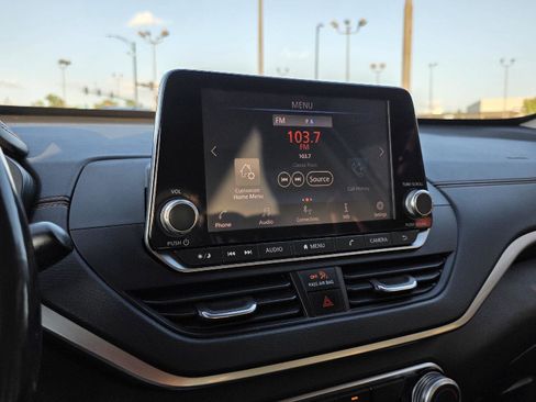 Used 2022 Nissan Altima 2.5 SR image 17