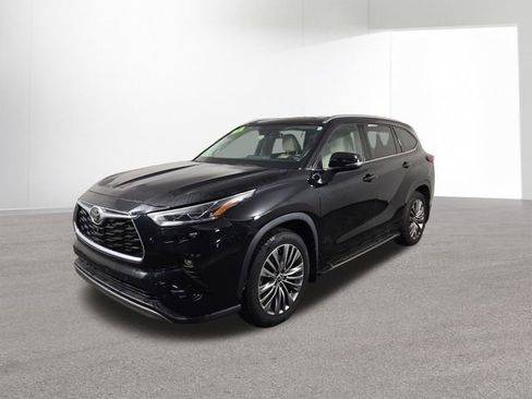 Used 2022 Toyota Highlander Platinum AWD/4WD image 2