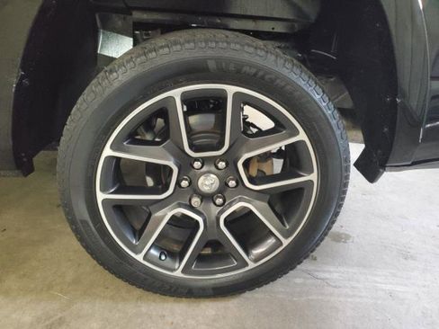 Used 2019 RAM 1500 Laramie image 5