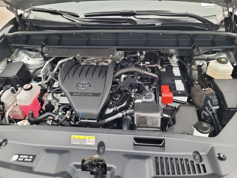 Used 2024 Toyota Highlander XLE image 33