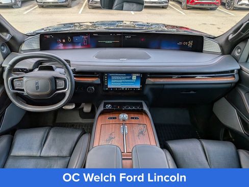 Certified 2025 Lincoln Navigator Black Label AWD/4WD image 18