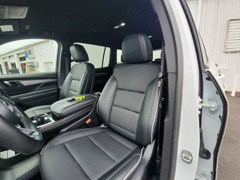 Used 2025 Buick Enclave Preferred AWD/4WD image 21