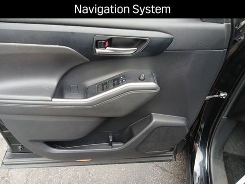 Used 2022 Toyota Highlander XLE image 16