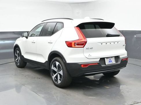 Used 2026 Volvo XC40 B5 Plus AWD/4WD image 8