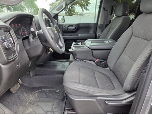 Used 2020 Chevrolet Silverado 1500 Custom w/ Custom Value Package RWD image 12