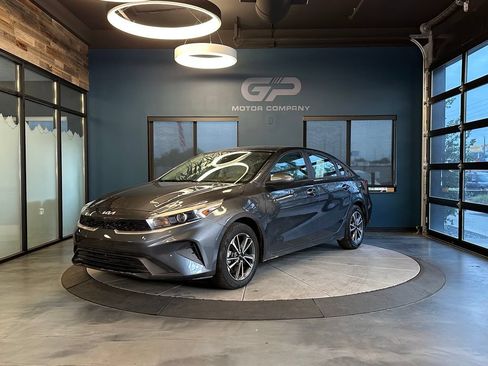 Used 2023 Kia Forte LXS FWD image 7