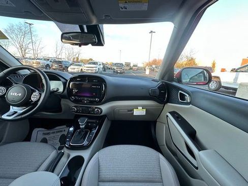 Used 2025 Kia Soul EX image 31