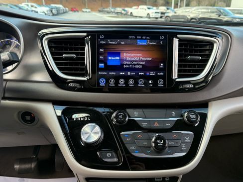 Used 2017 Chrysler Pacifica Touring Plus w/ Tire & Wheel Group image 16