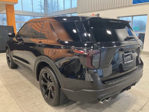 Used 2022 Ford Explorer ST w/ Equipment Group 401A image 7