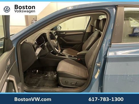 Used 2025 Volkswagen Jetta SE w/ Black Wheel Package image 7