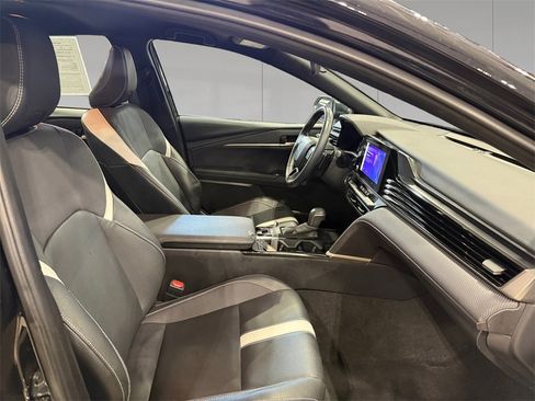 Used 2025 Toyota Camry SE image 17