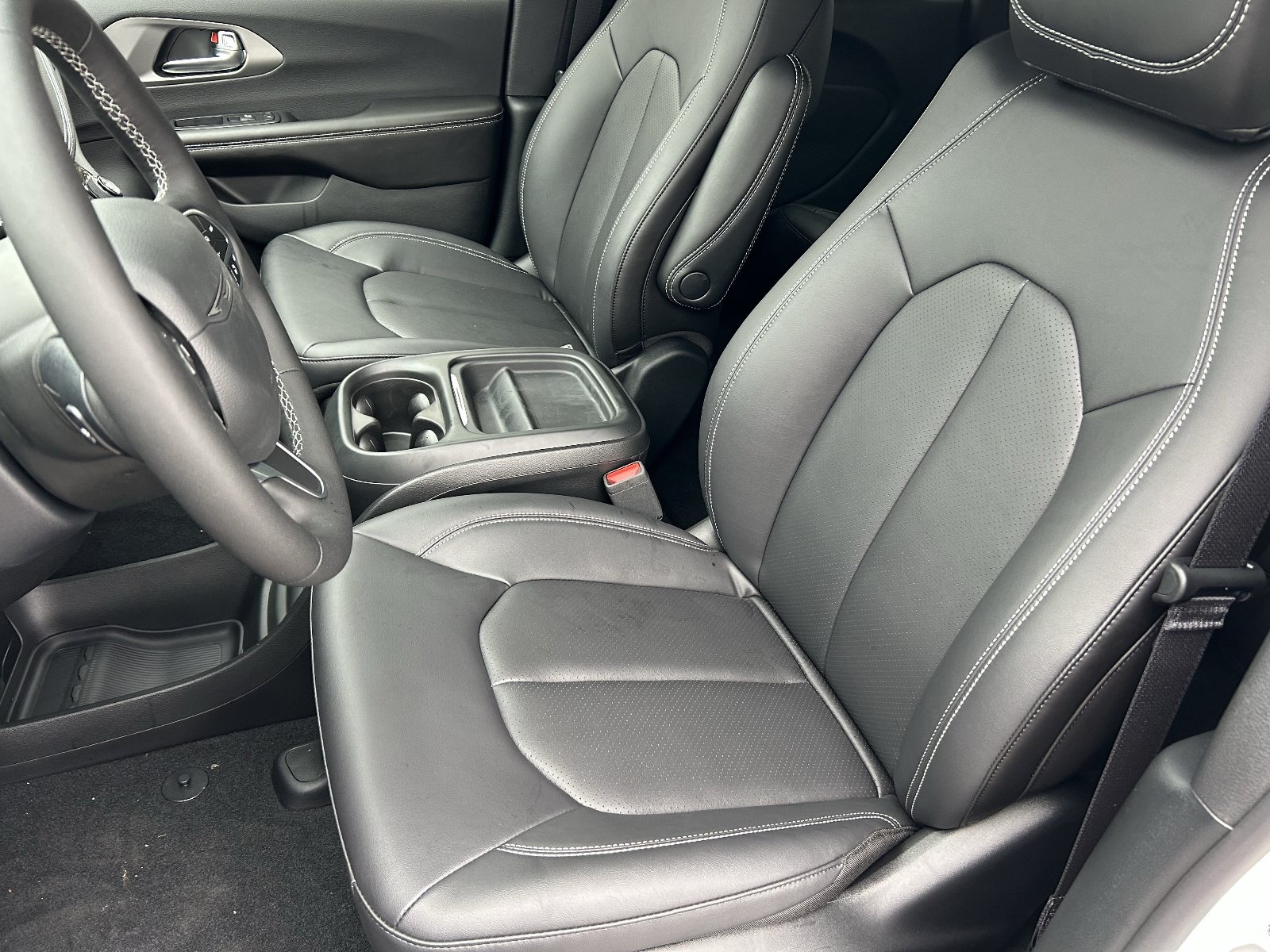 New 2027 Chrysler Pacifica Select FWD image 18