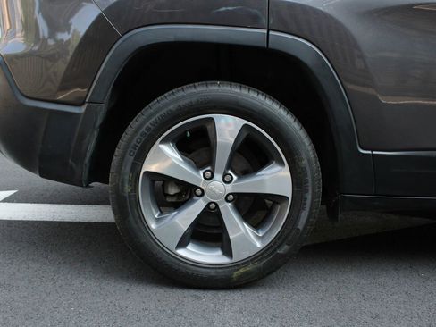 Used 2020 Jeep Cherokee Limited image 5