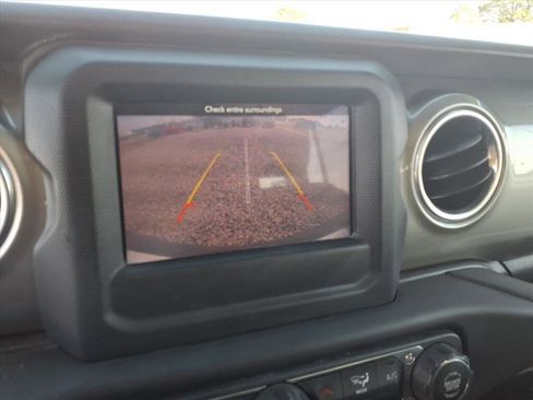 Used 2019 Jeep Wrangler Unlimited Sahara image 35