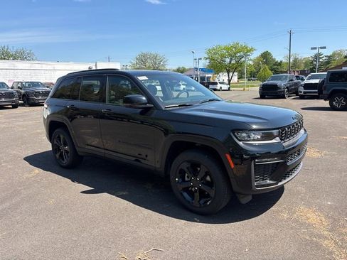 New 2026 Jeep Grand Cherokee Limited w/ Limited Altitude Package AWD/4WD image 2