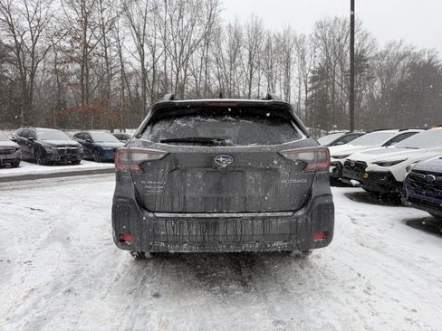 Used 2023 Subaru Outback Premium image 8