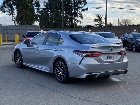 Certified 2022 Toyota Camry SE image 4