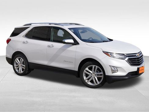 Used 2018 Chevrolet Equinox Premier image 2